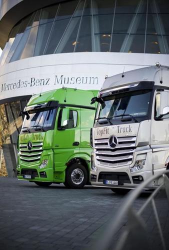 Mercedes-Benz_TopFot_TRuck__5_