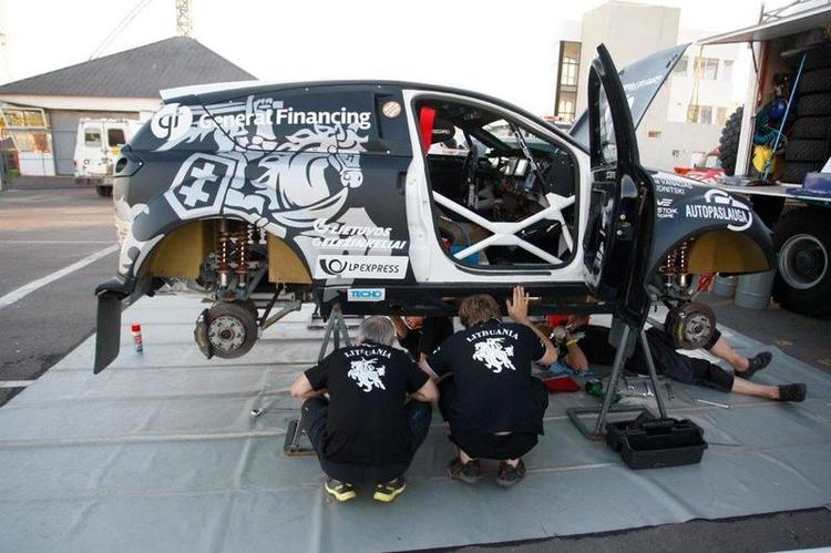 General_Financing_-_Autopaslauga_komanda_nuotr