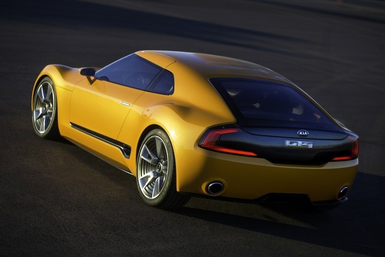 Kia_GT4_Stinger__static_1_