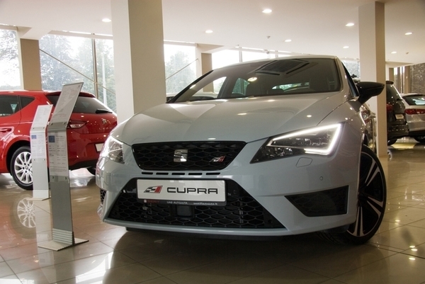 SEAT_Leon_Cupra