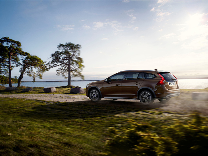 153891_Volvo_Cars_reveals_new_V60_Cross_Country