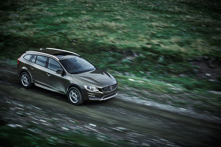 153895_Volvo_Cars_reveals_new_V60_Cross_Country