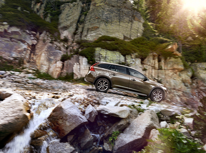153897_Volvo_Cars_reveals_new_V60_Cross_Country