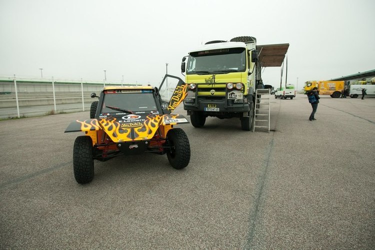 Dakar_2015_Prie__Benedikto_Vanago_ir_Andrejaus_Rudnickio_tandem__va_iuosiantis_pirmame_grei_io_ruo_e_pranc_zai_338_numeriu_pa_ym_tu_automobiliu_nuotr