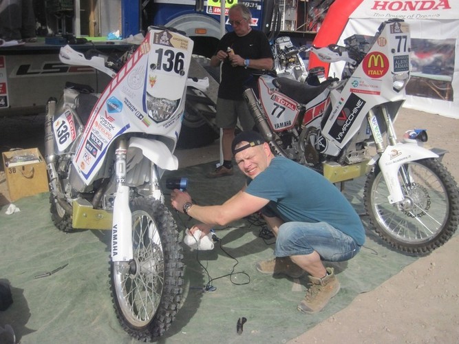 Gintautas_Igaris_prie_savo_YAMAHA_motociklo__besiruo_iant_2012_m