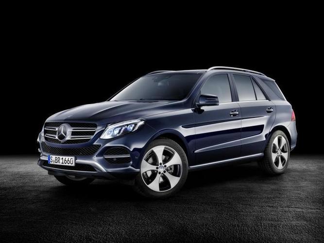 Mercedes-Benz_GLE_250_d__2_