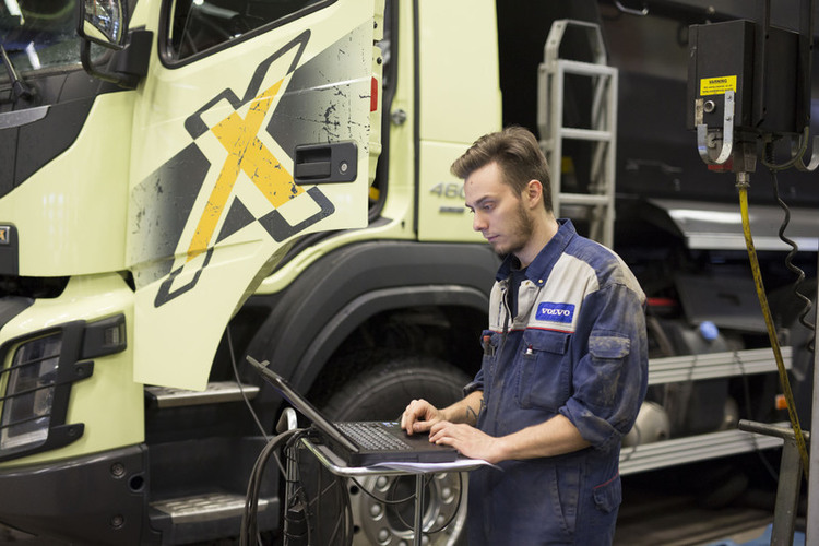 JOTO_SPOON_270215_volvo_truckservice_0452