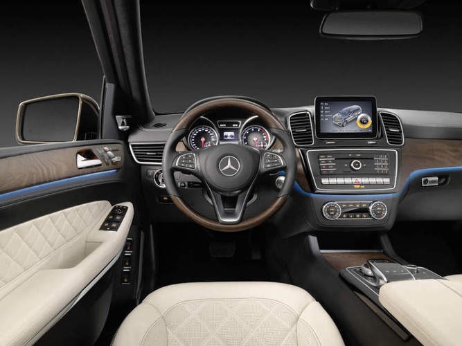 Mercedes-Benz_GLS_500_4MATIC__6_