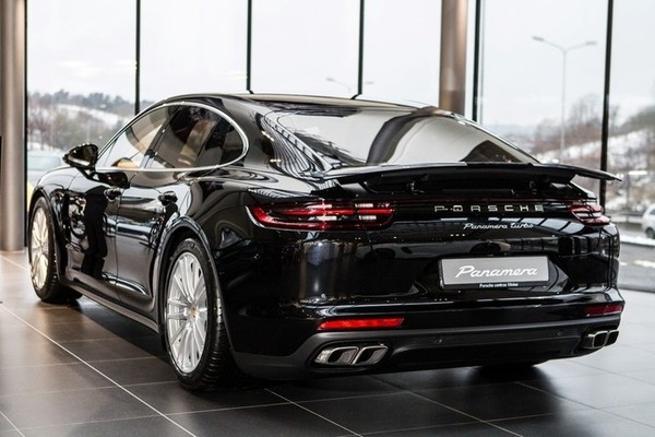 Porsche_Panamera_Turbo_Vilnius_1