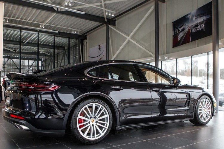 Porsche_Panamera_Turbo_Vilnius_2