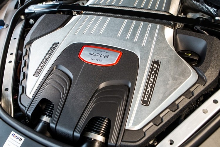 Porsche_Panamera_Turbo_Vilnius_10