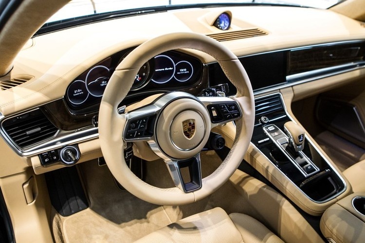 Porsche_Panamera_Turbo_Vilnius_12