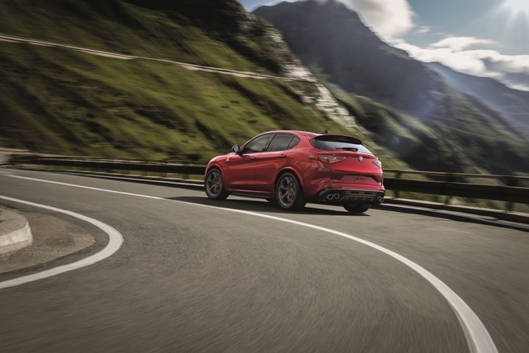 161116_Alfa_Romeo_Stelvio_Quadrifoglio_08