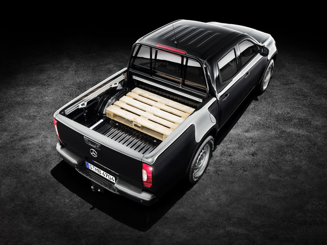 20170719115832_mercedes-benz_x-class_17c418_05