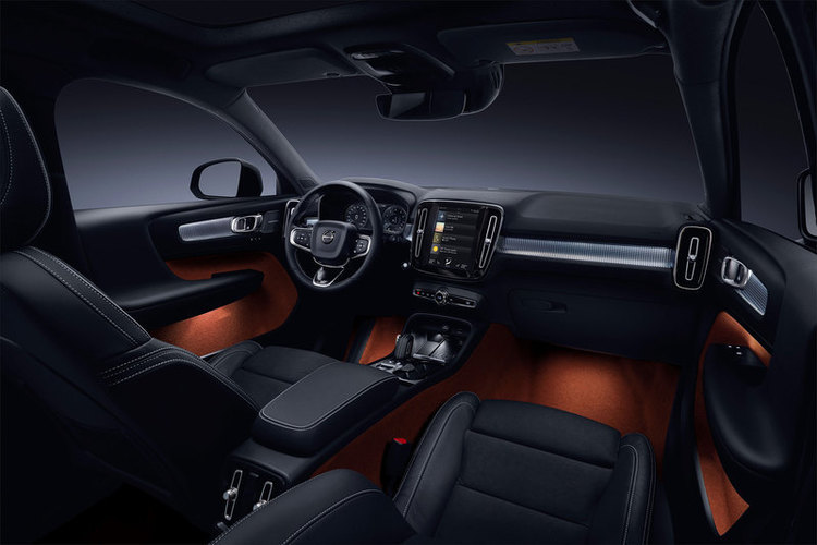 213042_New_Volvo_XC40_interior