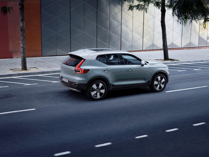 213084_New_Volvo_XC40_exterior
