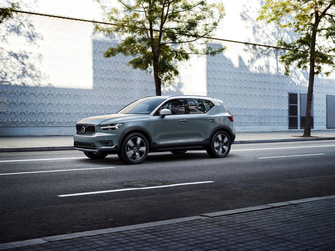 213085_New_Volvo_XC40_exterior