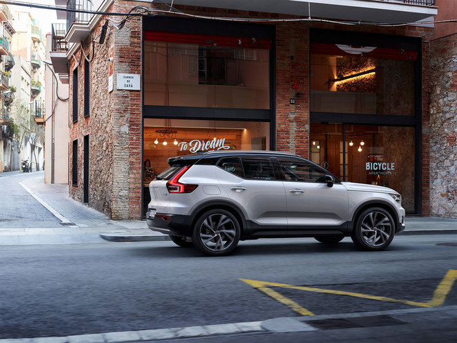 213094_New_Volvo_XC40_exterior