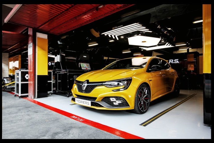 NewRenaultMGANERSTROPHY_3
