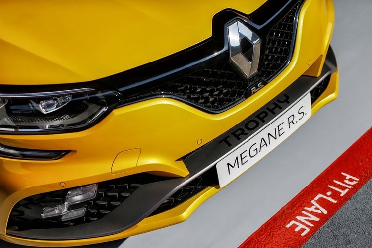 NewRenaultMGANERSTROPHY_4