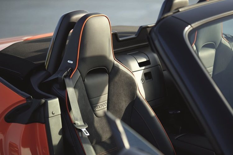 MAZ1901_2019_MX5_ROADSTER_SOFTTOP_19CY_30th3
