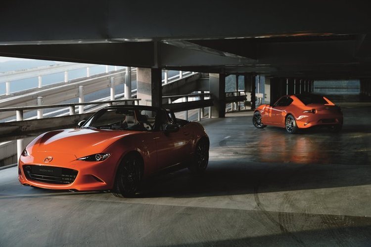 MAZ1901_2019_MX5_ROADSTER_SOFTTOP_RF_30th