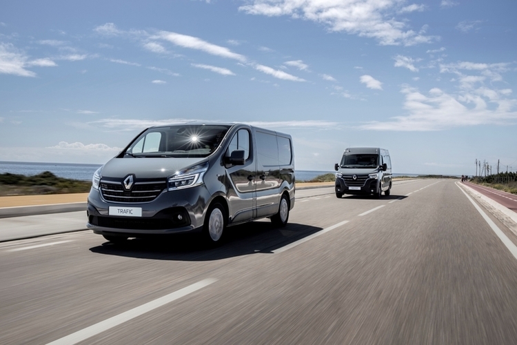Renault_Master_ir_Trafic__3_