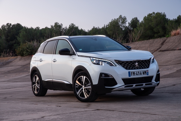 Peugeot_3008_Hybrid4