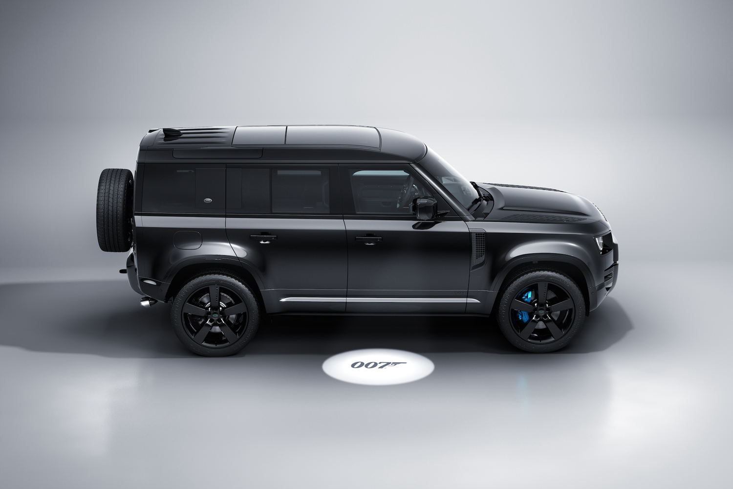 Land_Rover_Defender_V8_Bond_Edition_-_1